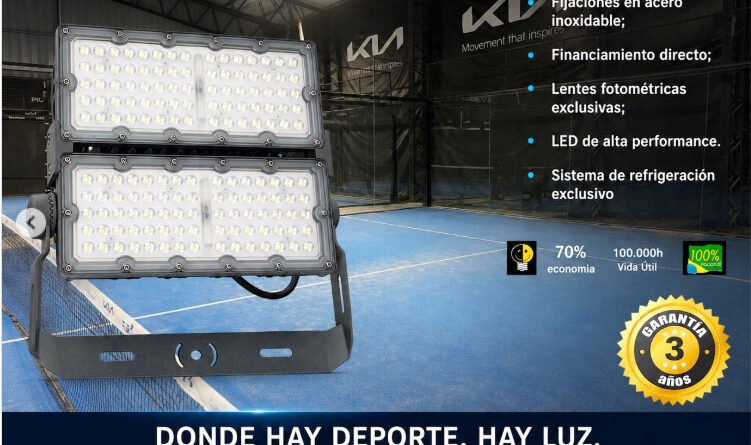 Reflectores Idealux instalados en cancha de pádel