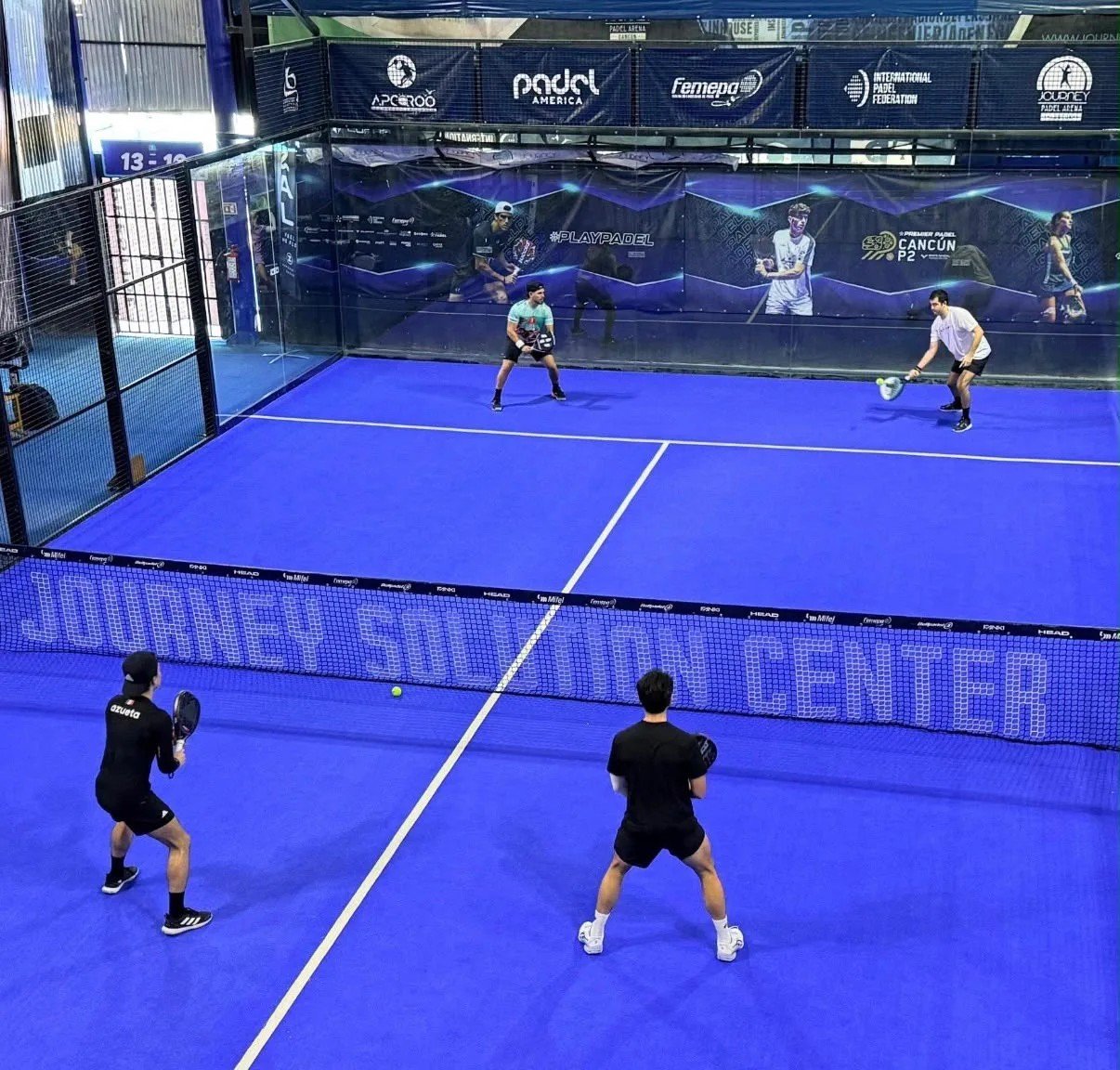 Cancha de Journey Padel Arena en Cancún, sede de la FIP Junior America Padel Cup 2026