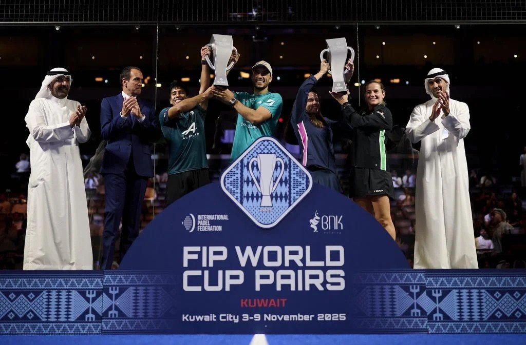 Podio de la FIP World Cup Pairs 2025 en The Arena Kuwait