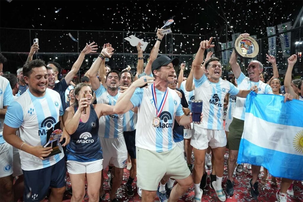 Selección argentina de pádel senior festeja el título por equipos en el Panamericano 2025 de Asunción