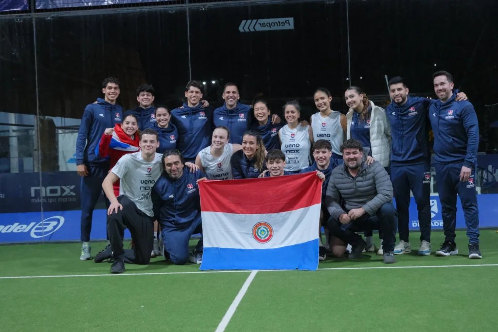 Selección paraguaya de pádel celebra la clasificación al Mundial 2026 en Asunción